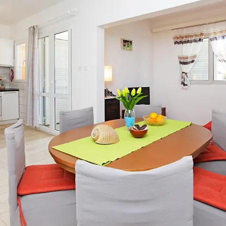 Apartment Tony Potirna